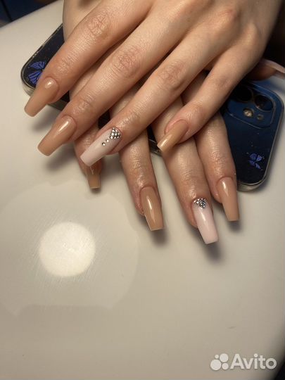 Модель на маникюр
