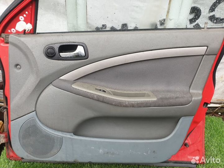 Обшивка двери передней правой Chevrolet Lacetti