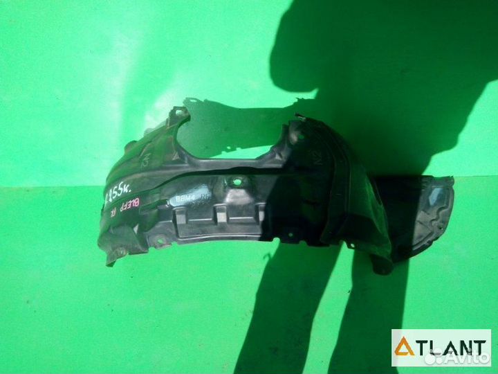 Подкрылок передний правый mazda axela