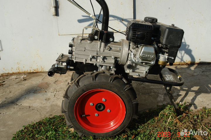 Продаю мотоблок Угра