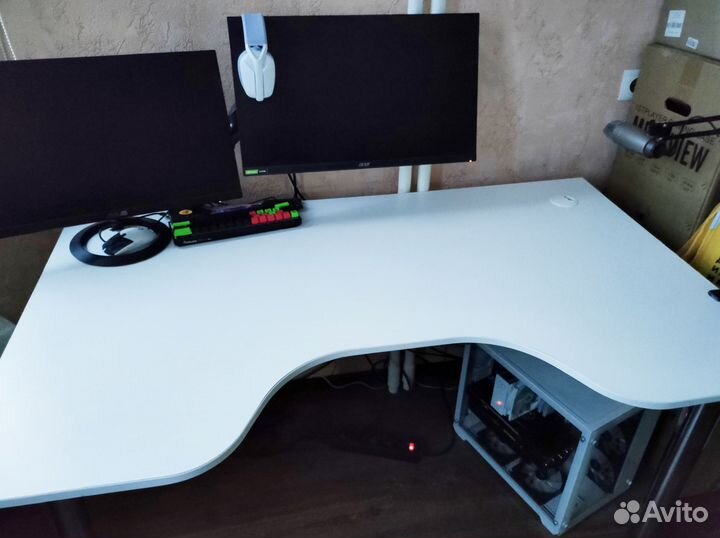 Игровой компьютерный стол