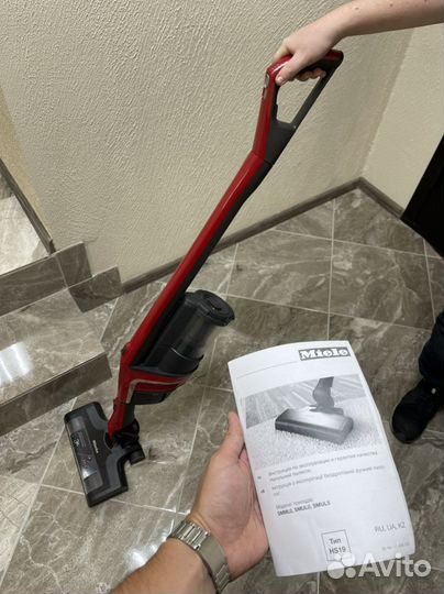 Пылесос ручной Miele smul5 Triflex HX1 Runner Red