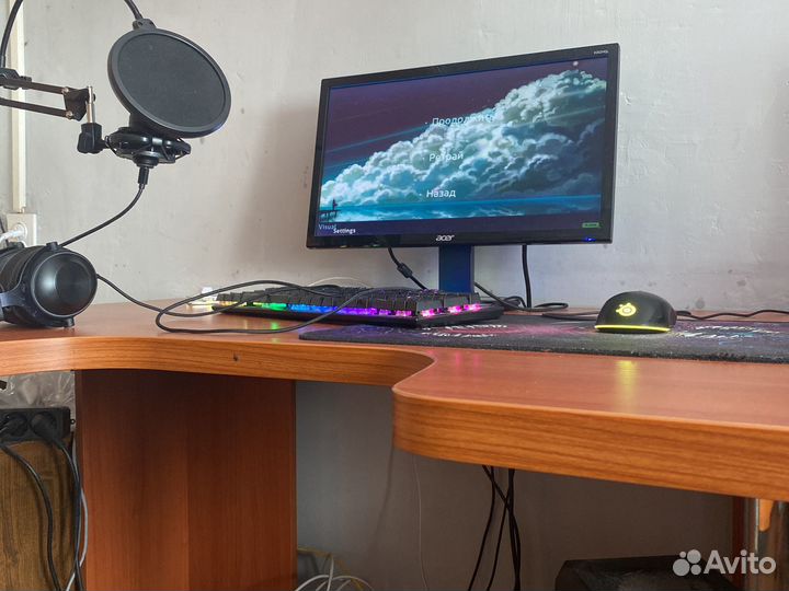 Компьютерный стол