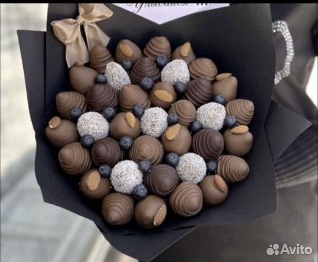 Клубника в шоколаде букеты