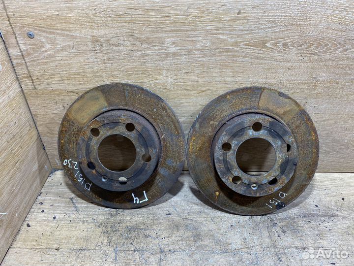 Комплект задних тормозных дисков VW Golf 4 D151