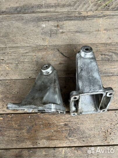 Кронштейн двигателя Mercedes-Benz E W210 1995-1999