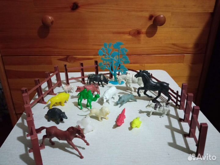 Игрушечные фигурки животные,ферма 90х годов