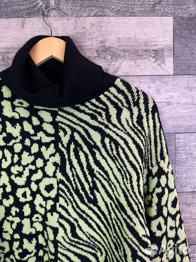 Свитер женский zara animal print с воротником