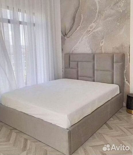 Кровать с мягким изголовьем