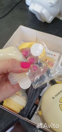 Молокоотсос Medela swing + разные воронки