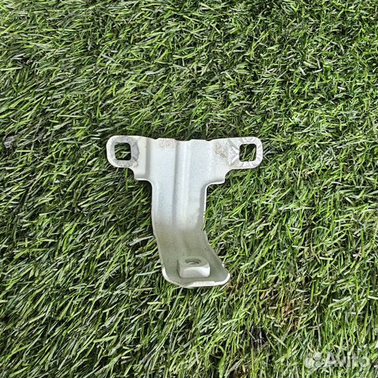 Кронштейн крепления крыла правый BMW 1 F20