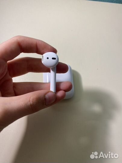 Наушники AirPods