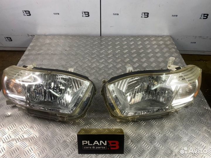 Фара галогеновая передняя левая Toyota Highlander