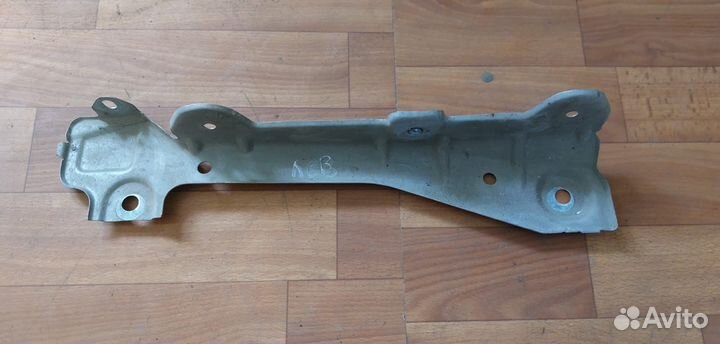 Кронштейн крыла переднего левого MercedesML350W164