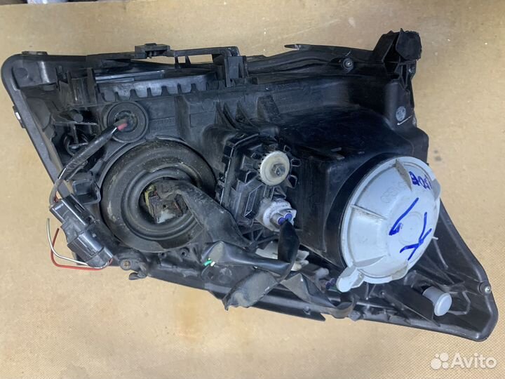 Фара тойота авенсис2008 г в