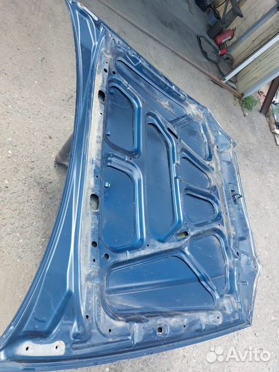 Капот на Hyundai Accent