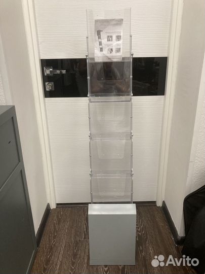 Брошюрная стойка / буклетница