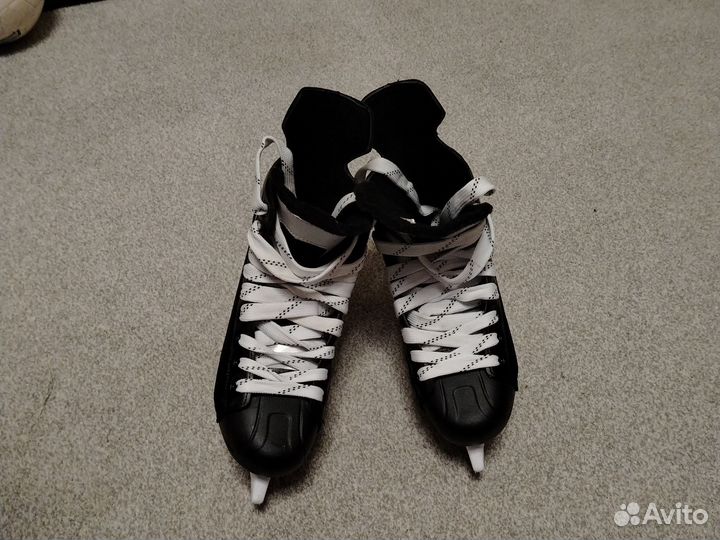 Коньки хоккейные