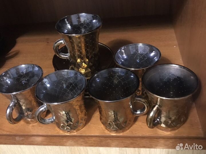 Кофейные чашки с блюдцами