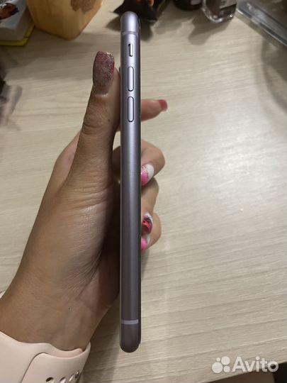 Телефон iPhone 11