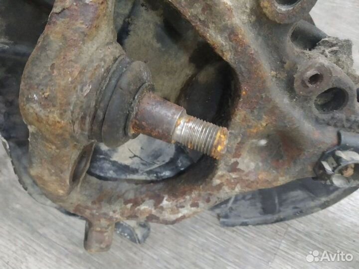 Кулак поворотный левый Mercedes-Benz S W220