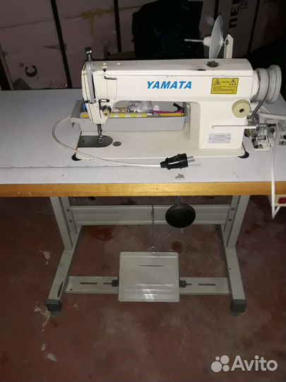 Профессиональная швейная машинка