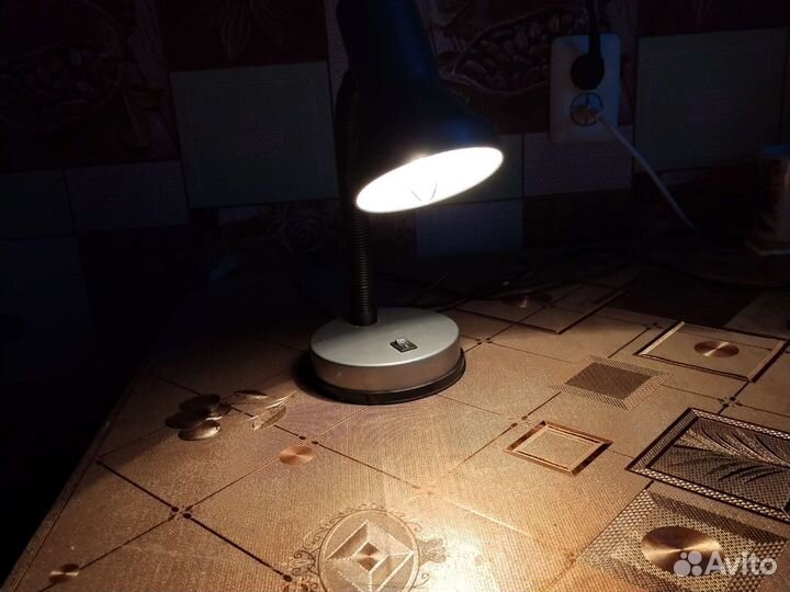 Лампа настольная