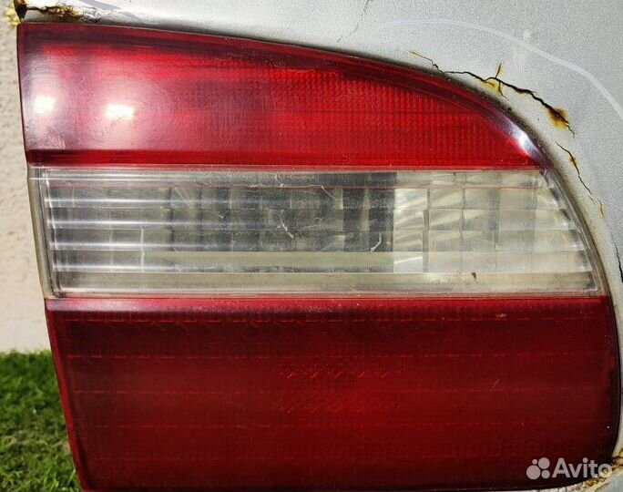 Фонарь задний внутренний левый Toyota Corolla viii