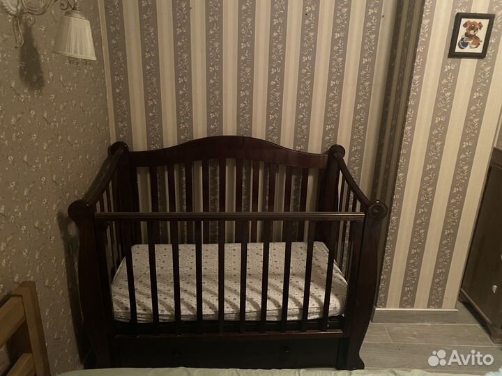 Детская кроватка с продольным маятником и матрас