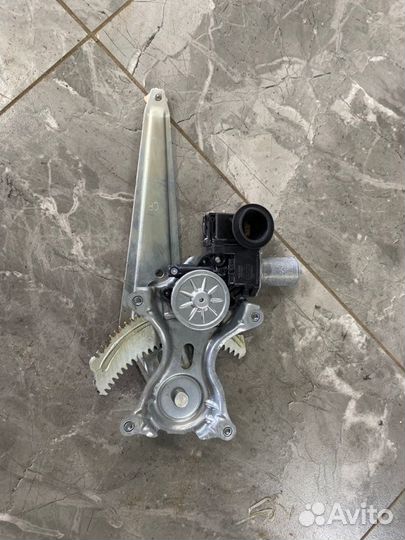 Стеклоподъемник двери задний левый Toyota Camry