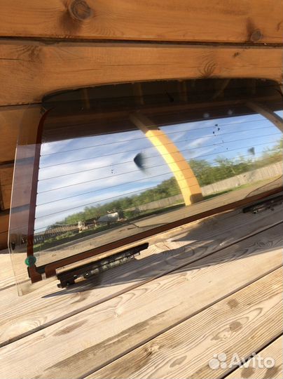Стекло заднее пятой двери Toyota Hilux Surf