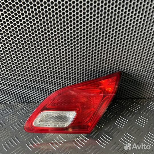 Фонарь задний внутренний правый Opel Astra