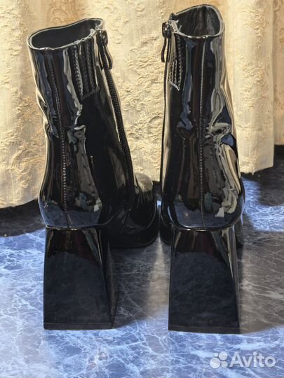 Ботильоны из натуральной лаковой кожи размер 40