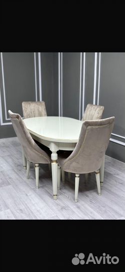 Кухонный стол и стулья