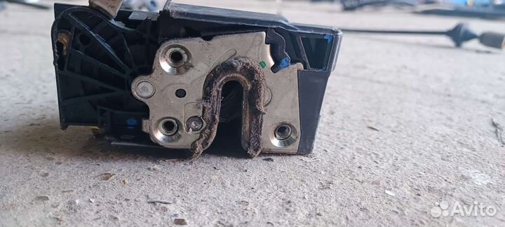 Замок двери задний левый renault sandero 2