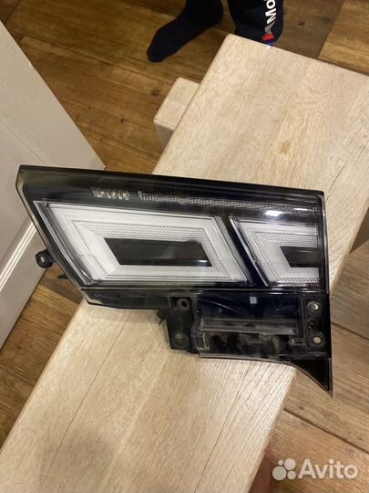 Правая задняя фара на toyota vellfire