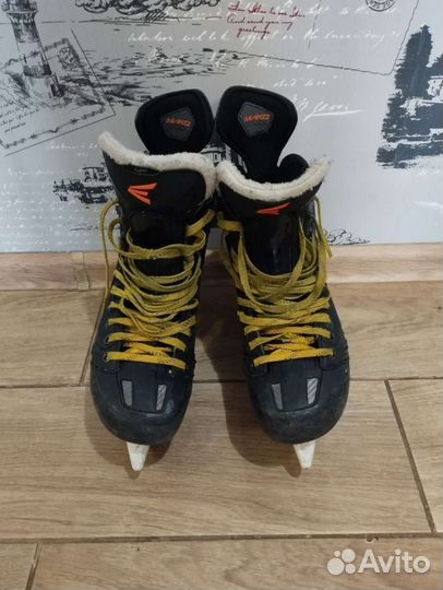 Коньки хоккейные проф Easton mako 43 размер (9d)