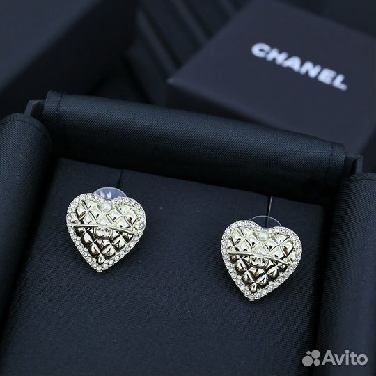 Серьги Chanel золотые со стразами