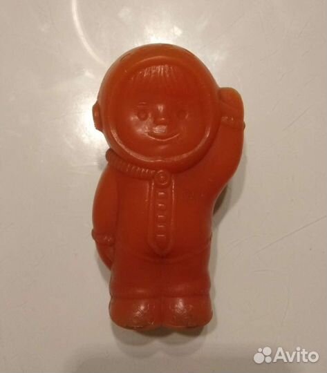 Игрушка космонавт СССР