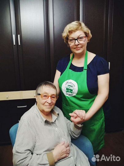 Парикмахер пожилым. Стрижка пенсионеров. Выезд