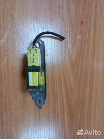 Датчик Airbag Toyota Prius NHW20 1NZ-FXE 2004