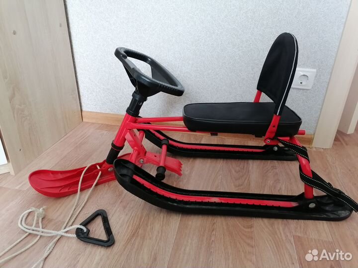 Детский снегокат со спинкой и ручкой