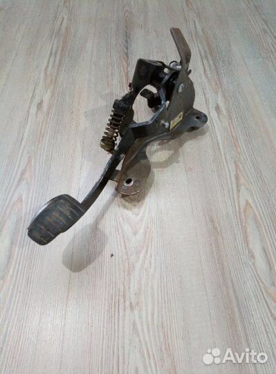 Педаль сцепления Renault fluence