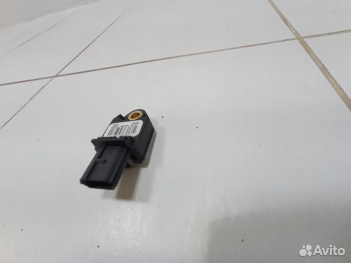 Датчик airbag Toyota Avensis T270 ZRT271 2008-2012