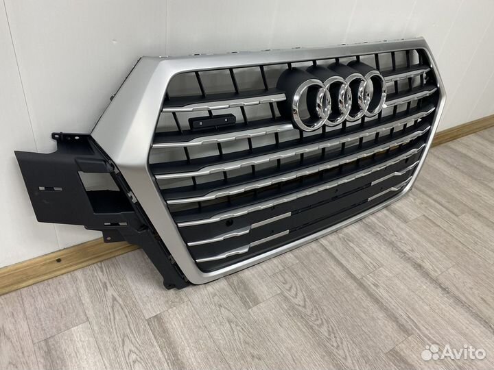 Решетка радиатора Audi Q7 4M 15-20г