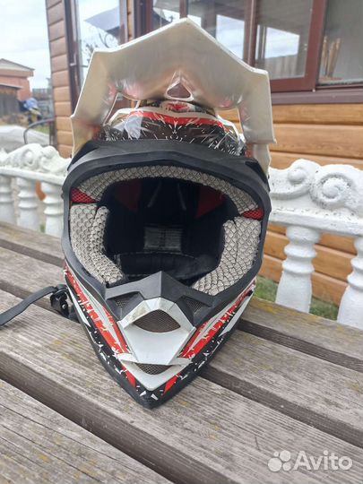 Кроссовый шлем