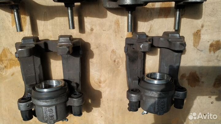 Тормозные суппорта BMW под диск 330 мм передние