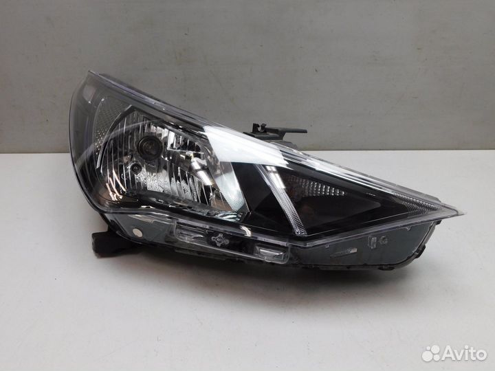 Фара правая Hyundai Solaris 92102H5500