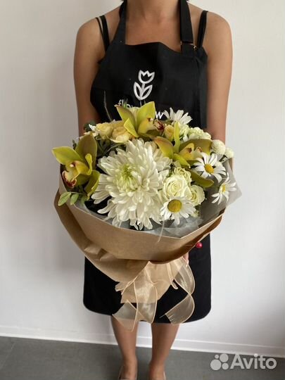 Букет цветов с орхидеей