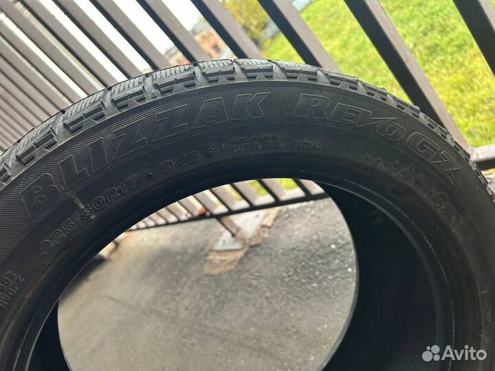 Зимние шины Blizzak Revo GZ (225/50 R17)
